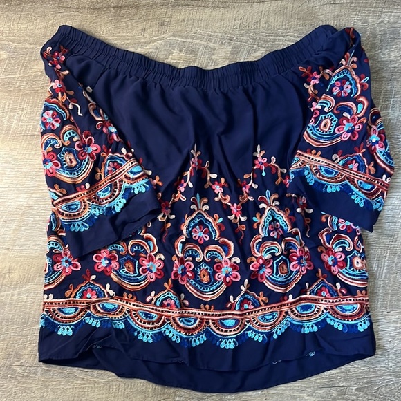 Karen by Karen Kane Embroidered Off The Shoulder Top Size Medium - Picture 5 of 5